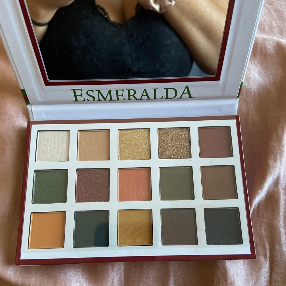 Beauty Creations - Esmeralda